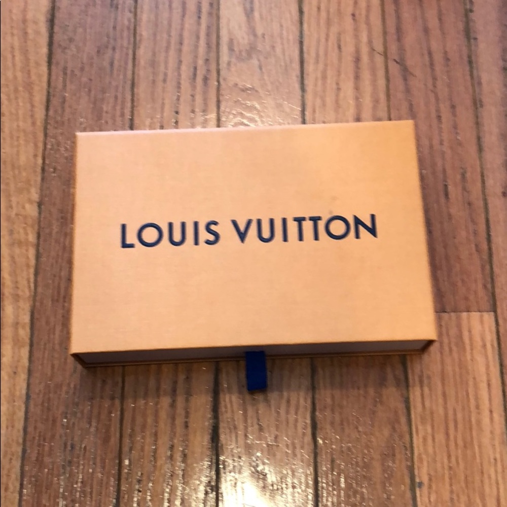 Lois Vuitton wallet box